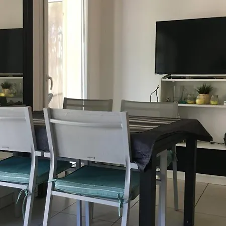 Appartement : T2 Avec Clim, Piscine & Parking Au Port - Fr-1-335-190 Hyères