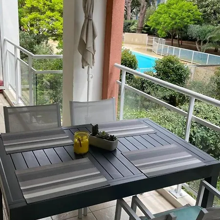 Appartement : T2 Avec Clim, Piscine & Parking Au Port - Fr-1-335-190 Hyères
