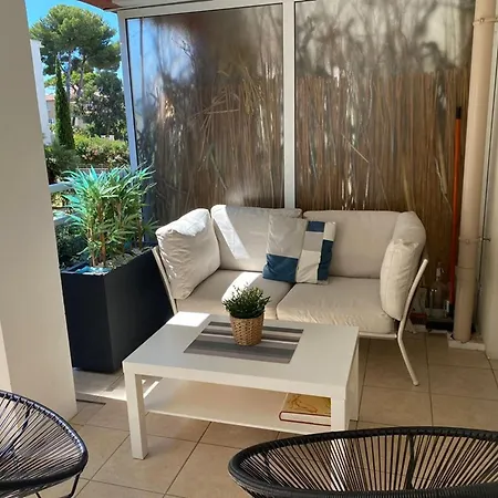 : T2 Avec Clim, Piscine & Parking Au Port - Fr-1-335-190 * הייר